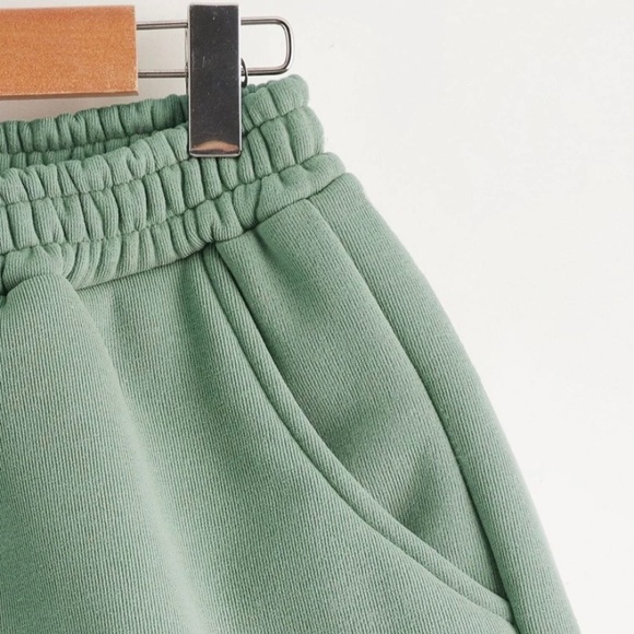 SHEIN Sweat Shorts - Picture 3 of 6